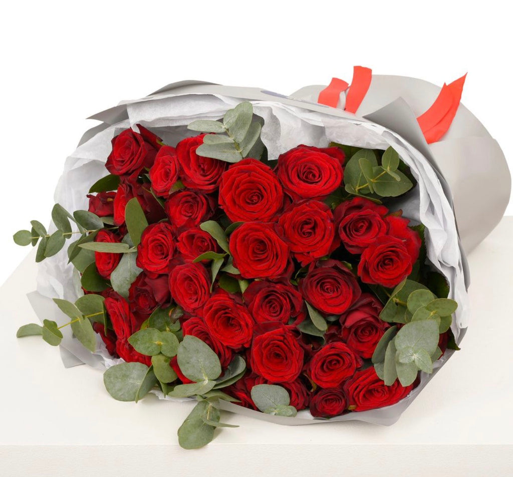 Red Castle Bouquet – 35 Red Roses